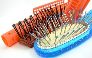 cleaning hair brush
